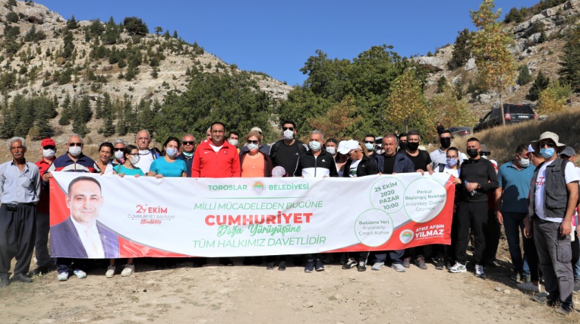 Toroslar'da Cumhuriyet çoşkusu doğa yürüyüşüyle taçlandı