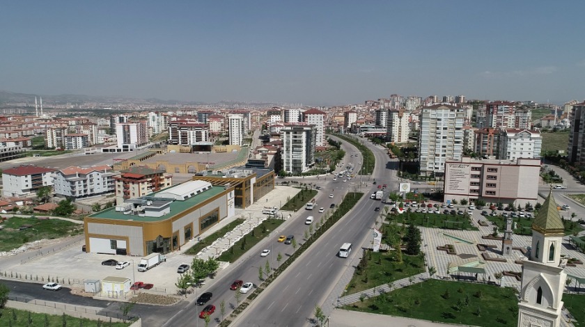 Başkan Demirel hizmetleriyle ilçenin çehresini değiştiriyor