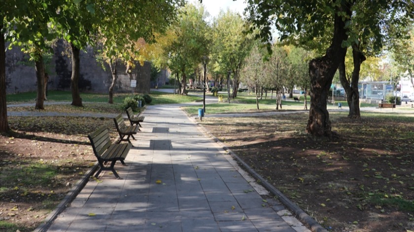 Sokağa çıkma kısıtlamasında cadde ve sokaklar boş kaldı