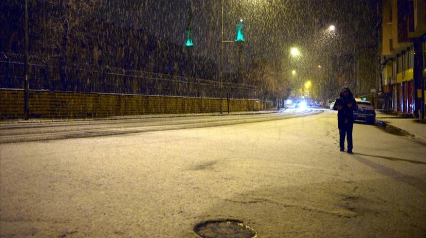 Ardahan beyaza büründü! Lapa lapa kar yağıyor...