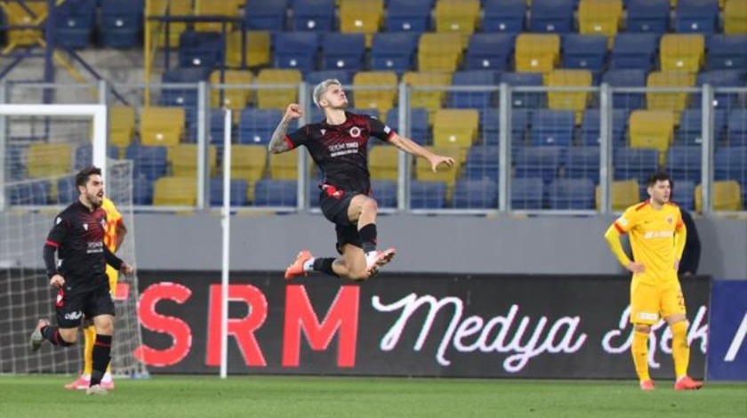 5 gol atıldı, 4 golü VAR iptal etti