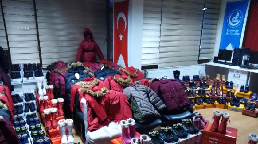 Kastamonu Ülkü Ocaklarından 'Bir mont bir bot' kampanyası