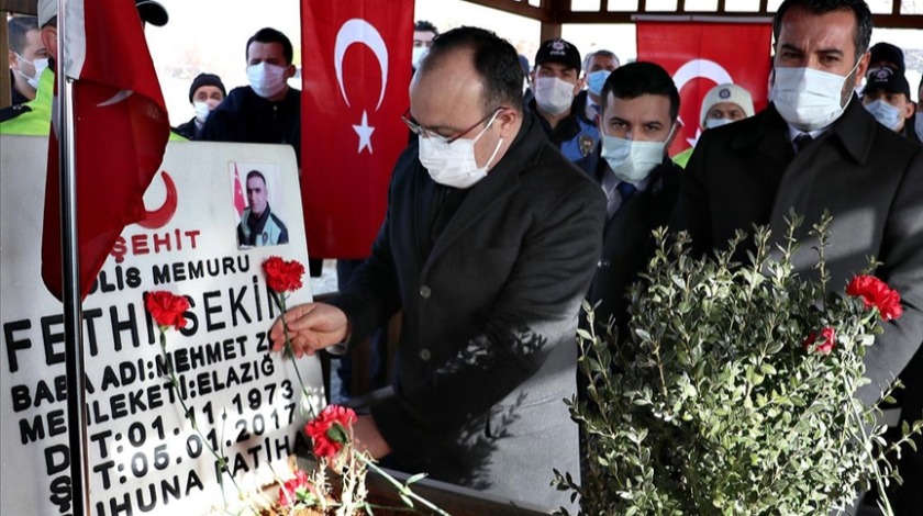 Şehit polis Fethi Sekin Elazığ'daki kabri başında anıldı