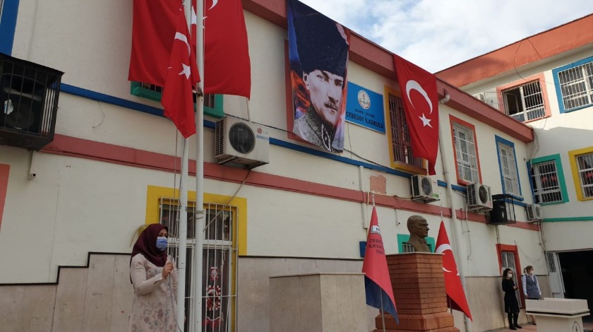 Tüm Türkiye'de İstiklal Marşı okunuyor