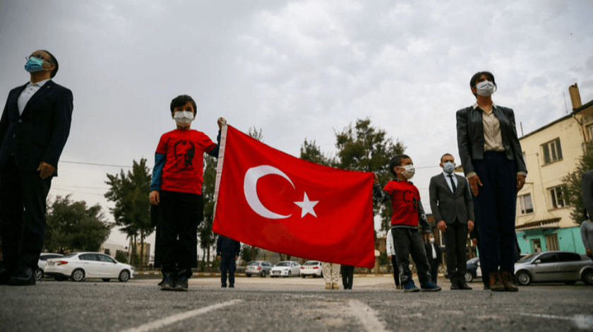 Bakan çağrı yapmıştı! 81 ilde tüm okullarda İstiklal Marşı okundu