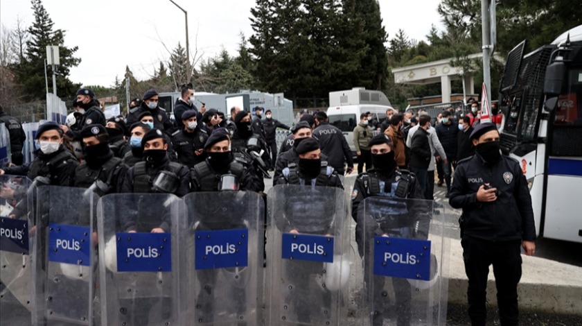 Boğaziçi Üniversitesi'nde gözaltına alınanlar adliyeye sevk edildi