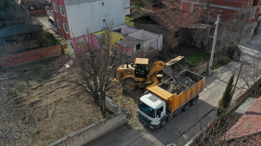 Erbaa'da metruk binalar yıkılıyor