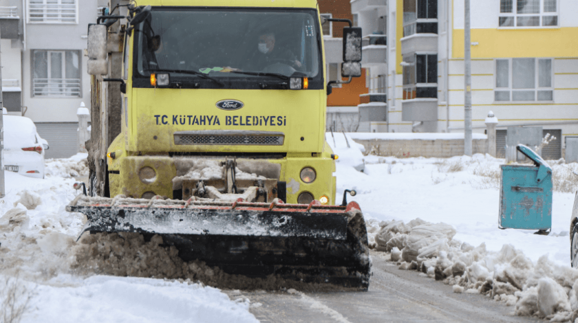 Kütahya'da kar temizleme çalışmaları sürüyor