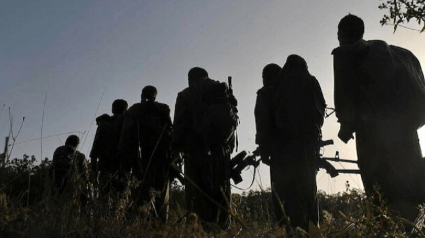 Teröre bir darbe daha: Güvenlik güçlerine teslim oldular