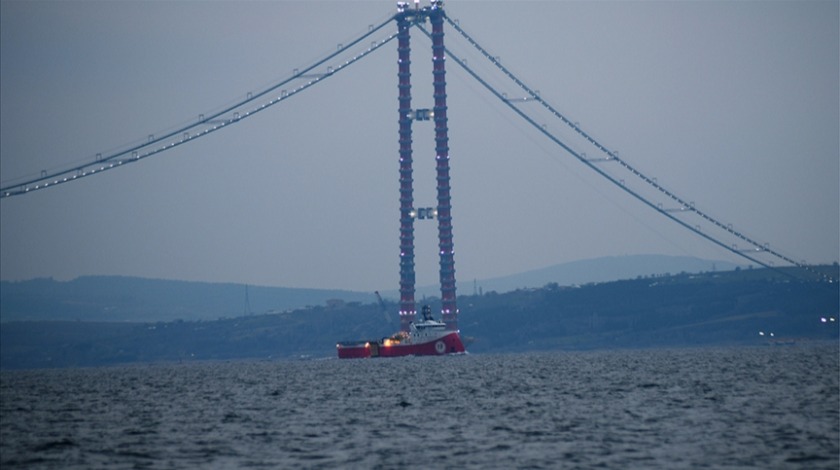 'Barbaros Hayrettin Paşa' Çanakkale'den geçti