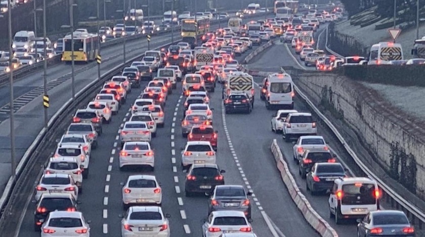 Kısıtlama sonrası İstanbul'da trafik yoğunluğu