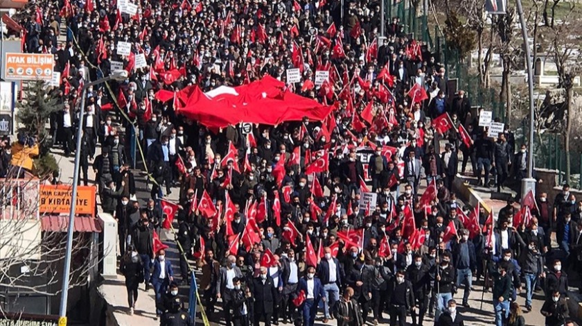 Şırnak'ta Gara şehitleri için PKK'ya tepki yürüyüşü düzenlendi