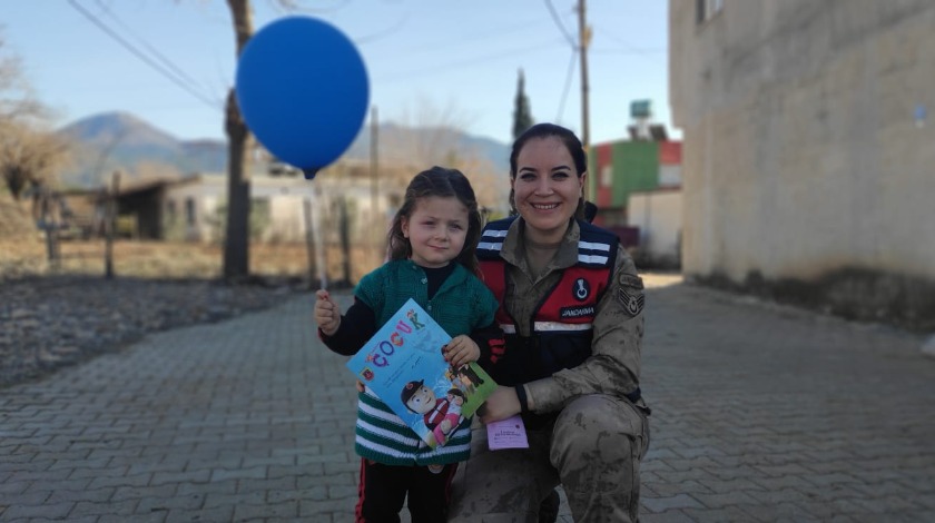 Jandarma ekiplerinden köyde yalnız yaşayanlara ziyaret