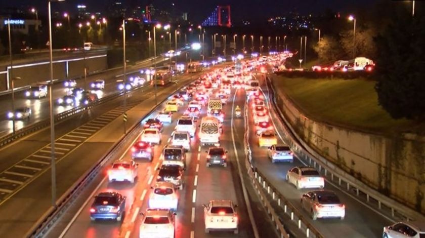 İstanbul'da trafik yoğunluğu yüzde 60'ı geçti