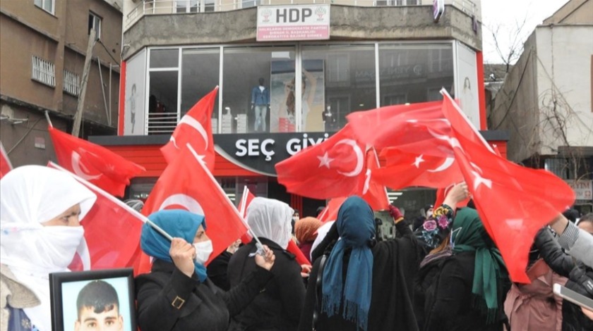 Şırnak'ta terör mağduru aileler HDP İl Başkanlığı önünde eylem yaptı