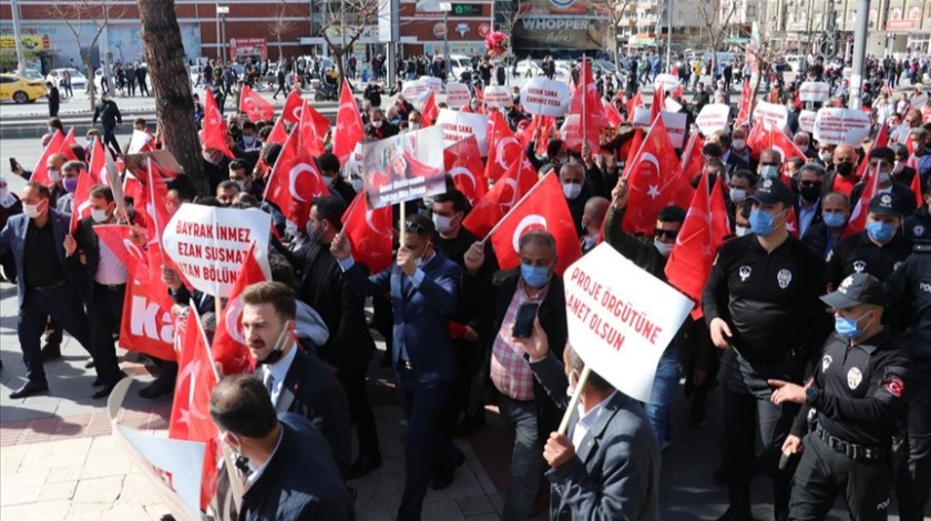 Batman'da "Şehitlere Saygı, Teröre Lanet" yürüyüşü