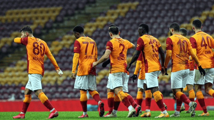 Galatasaray'da 3 futbolcunun daha bileti kesildi