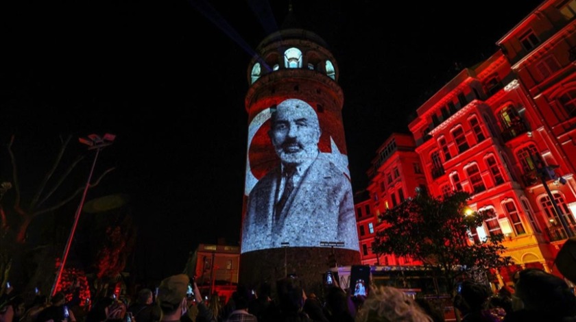 Galata Kulesi'nde İstiklal Marşı'nın 100.yılına özel ışık gösterisi