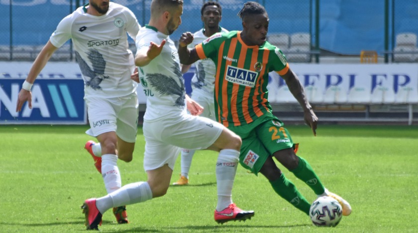 Konyaspor konuk ettiği Alanyaspor'u tek golle geçti