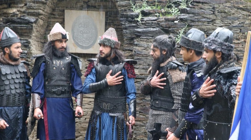 Pakistanlı gençler 'Diriliş Ertuğrul' sevgisini sete taşıdı