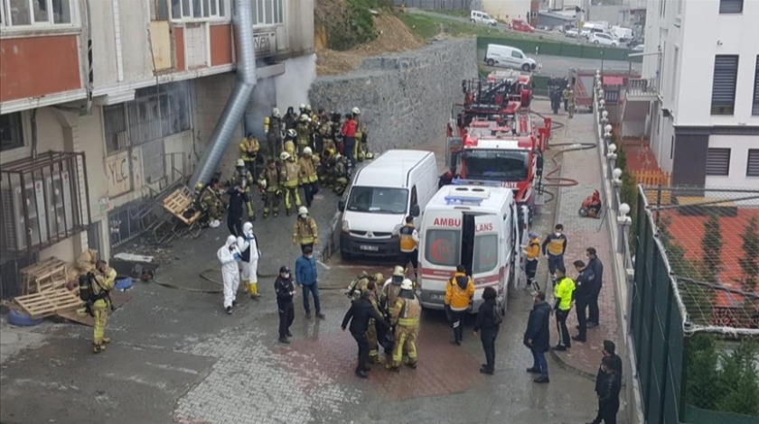 Arnavutköy'de hırdavat deposunda yangın