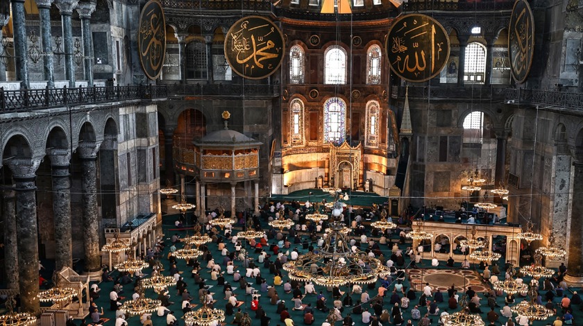 Ayasofya Camii'ne ilk mahya asıldı! Kadir Gecesi'nde yanacak