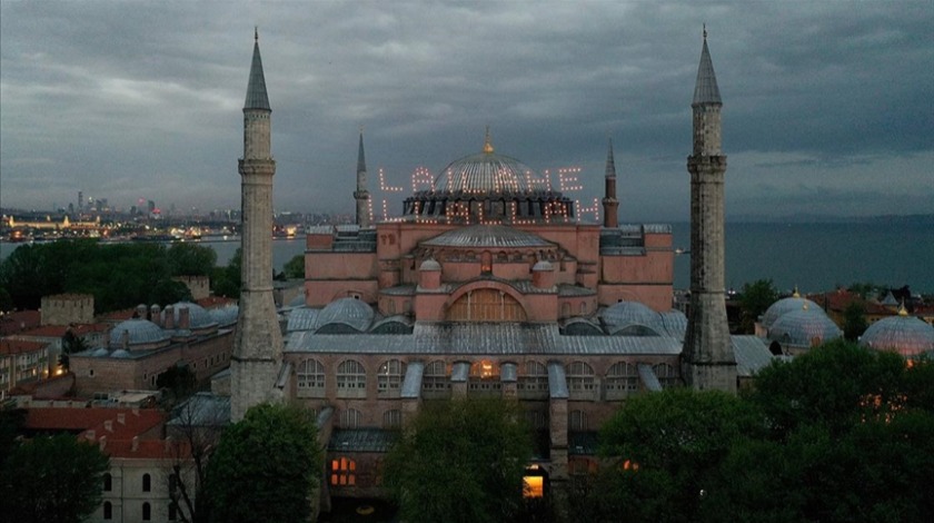 Ayasofya-i Kebir Camisi Kadir Gecesi'nde mahya ile buluştu