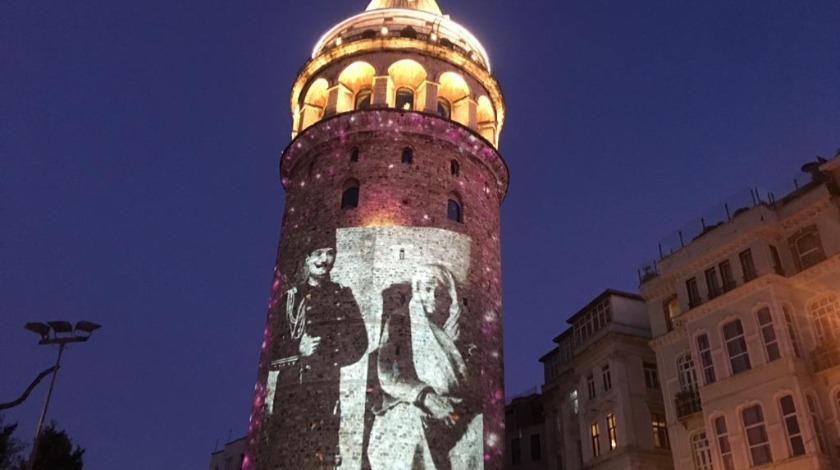 Galata Kulesi annelerin fotoğraflarıyla renklendi