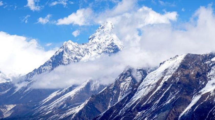 Çin, salgın nedeniyle Everest'in zirvesine 'ayrılık çizgisi' çekecek