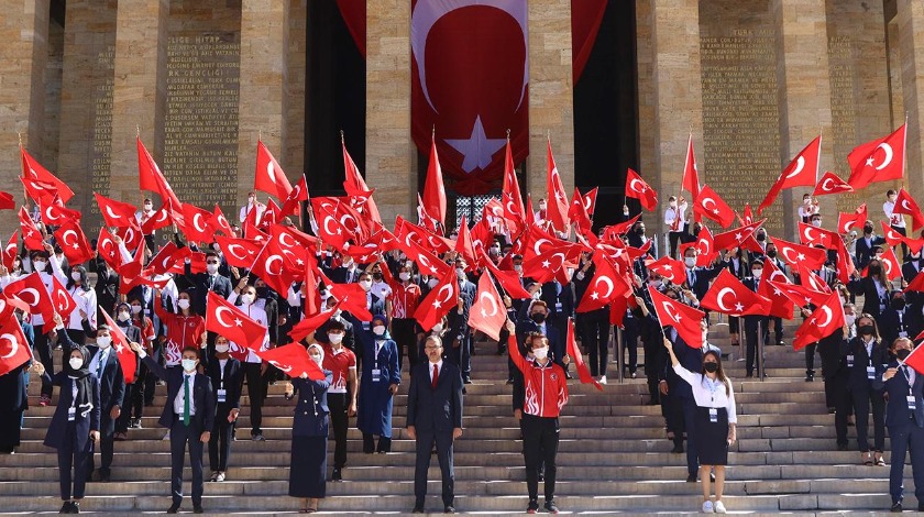 Bakan Kasapoğlu, 81 il ve KKTC'den gençlerle Anıtkabir'deydi