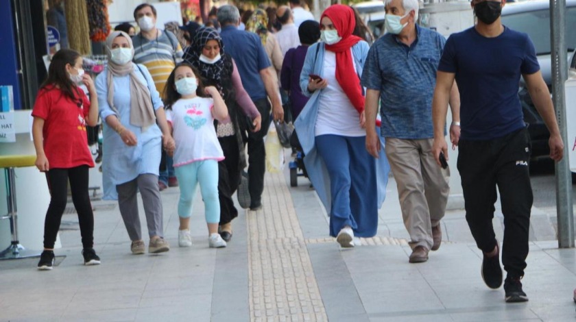 Uzmanlar uyardı: Nemlenen maskeyi sık sık değiştirin