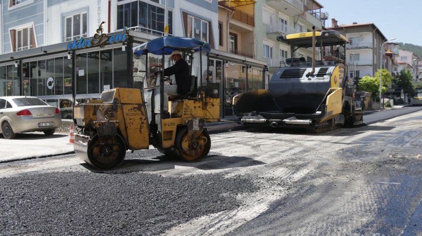 Kütahya'da cadde ve sokaklar yenileniyor