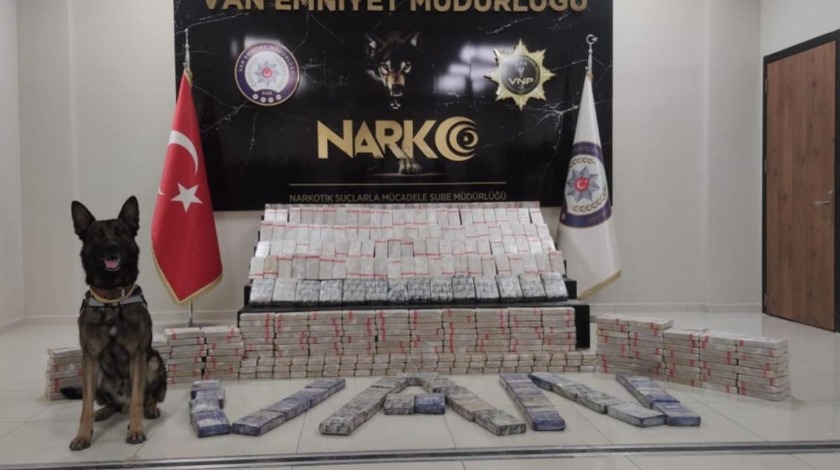 Van'da zehir tacirlerine baskın: 306 kilo eroin ele geçirildi