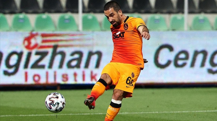 Galatasaray, Arda Turan'ın sözleşmesini uzattı