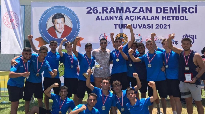 Sarıçam Belediyesi Spor Kulübü Hentbol Takımı şampiyon oldu