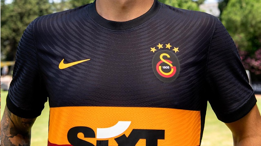 Galatasaray yeni sezon formalarını tanıttı