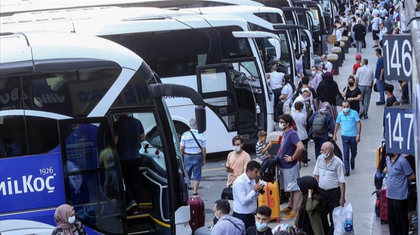 Havalimanları ve otogarlarda bayram hareketliliği yaşanıyor