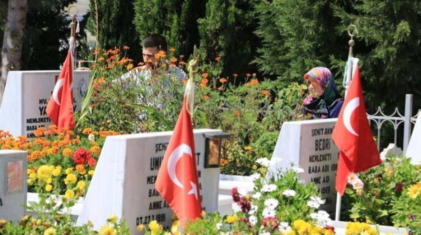 Edirnekapı Şehitliği'nde hüzünlü bayram arifesi