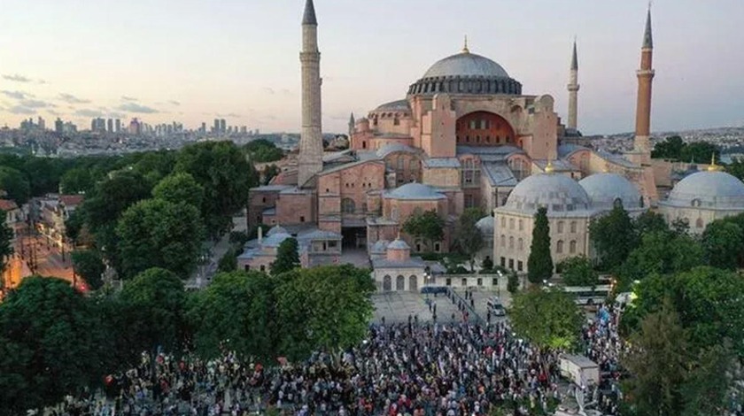 Ayasofya Camii ibadete açıldığı ilk yıl milyonları ağırladı