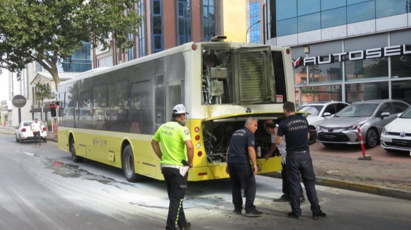 Ataşehir'de özel halk otobüsünde yangın paniği