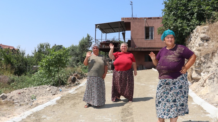 Engelli kız kardeşlerin bozuk yolu, kilit parke ile kaplandı