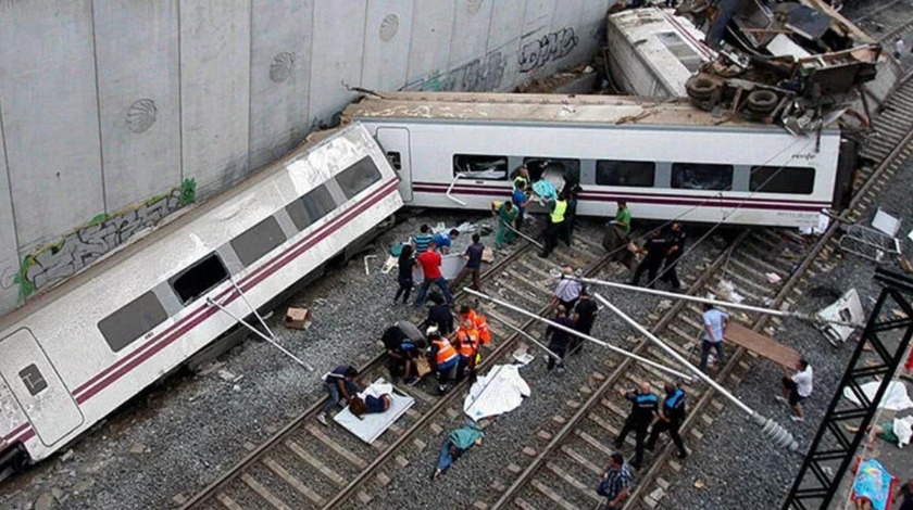 Çekya'da iki tren çarpıştı: Çok sayıda ölü ve yaralı var