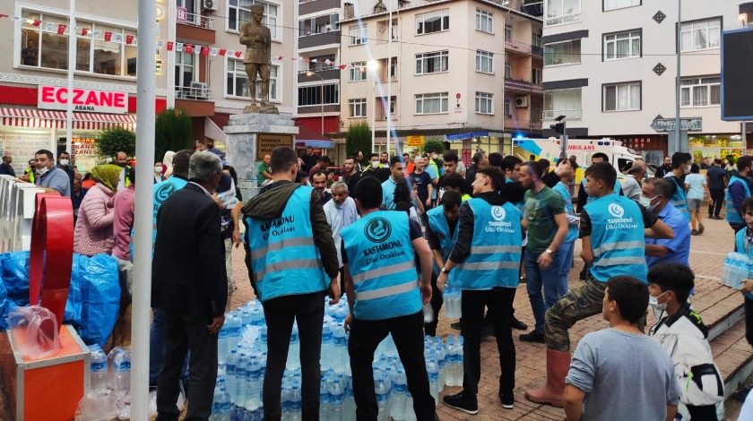 Ülkü Ocakları sel bölgesinde yardım çalışmalarını sürdürüyor