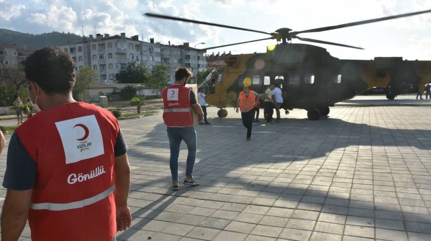 Bozkurt'ta köylere helikopterle erzak yardımı yapılıyor