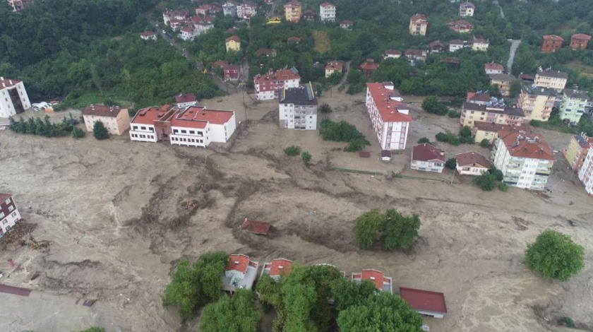 Selde yıkılan binanın müteahhidi hakkında gözaltı kararı