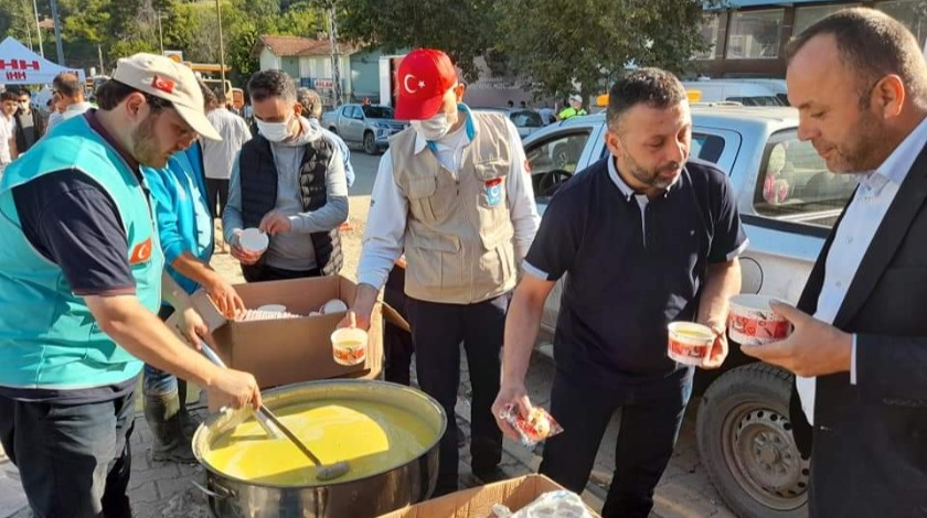 Cansuyu afet bölgesindeki mağdurların yaralarını sarıyor