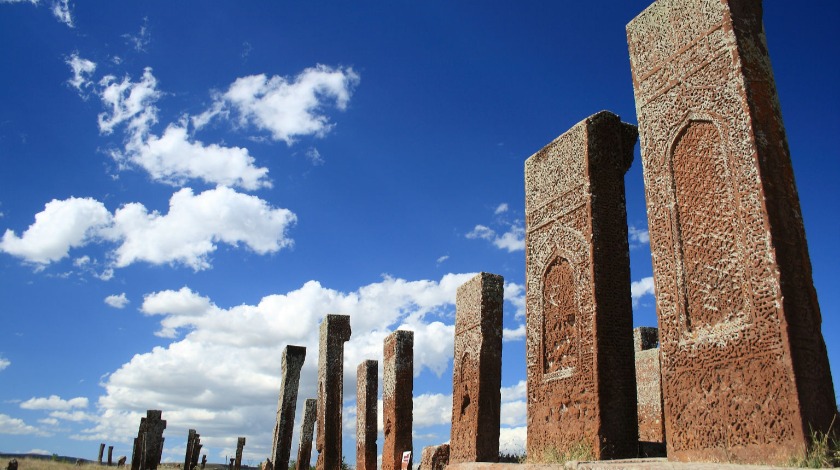 Ahlat nerede? Ahlat'ın önemi nedir? Ahlat nereye bağlı, nerenin ilçesi?