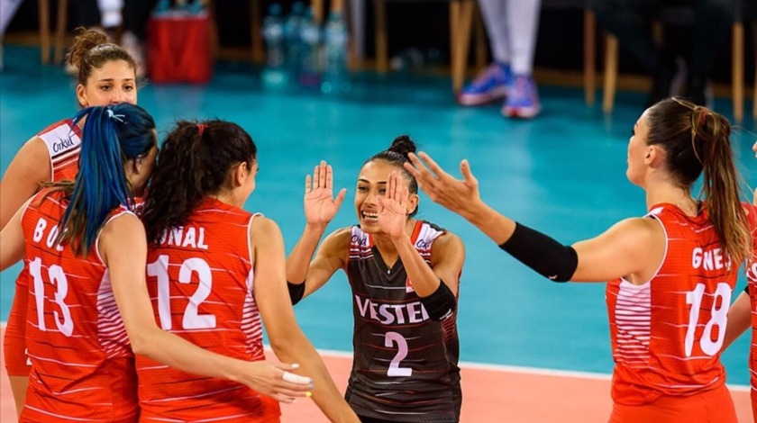 Türkiye Polonya voleybol maçı ne zaman? Filenin Sultanları çeyrek final maçı saat kaçta?