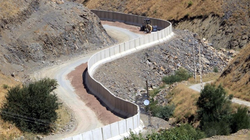 Sınıra örüldü! Tam 43 kilometre