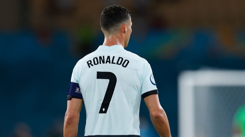 Cristiano Ronaldo resmen Manchester United'da